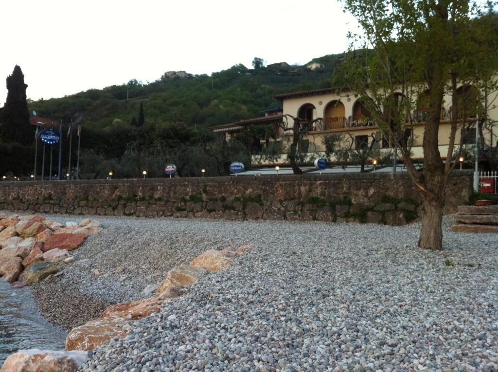 Hotel Fraderiana Torri Del Benaco Dış mekan fotoğraf