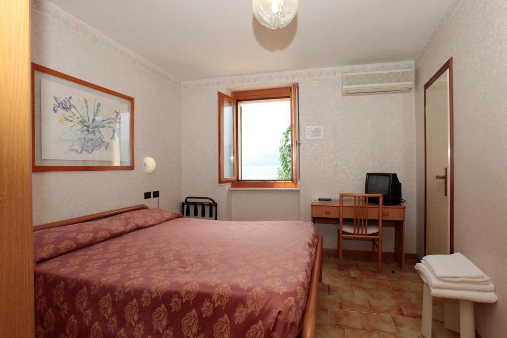 Hotel Fraderiana Torri Del Benaco Oda fotoğraf