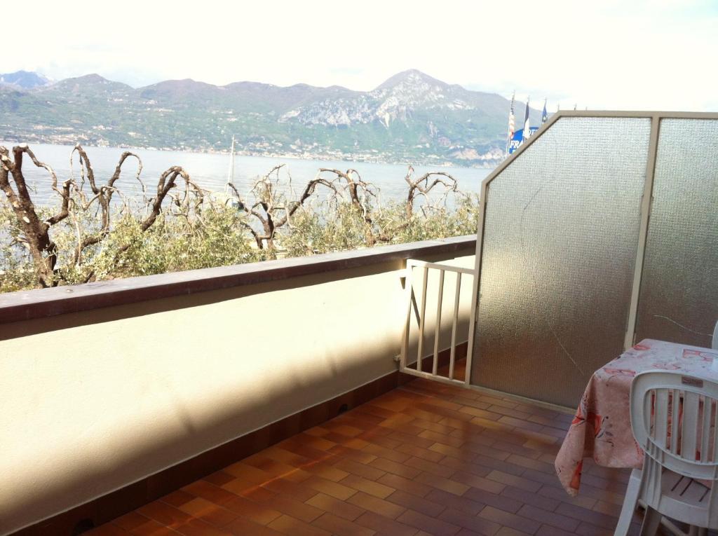 Hotel Fraderiana Torri Del Benaco Oda fotoğraf